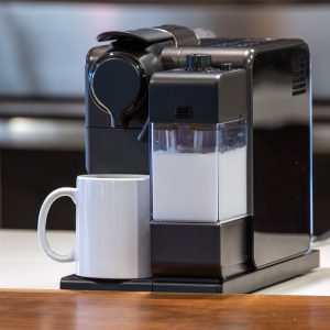 دستگاه نسپرسو لاتیسیما تاچ رنگ مشکی EN560