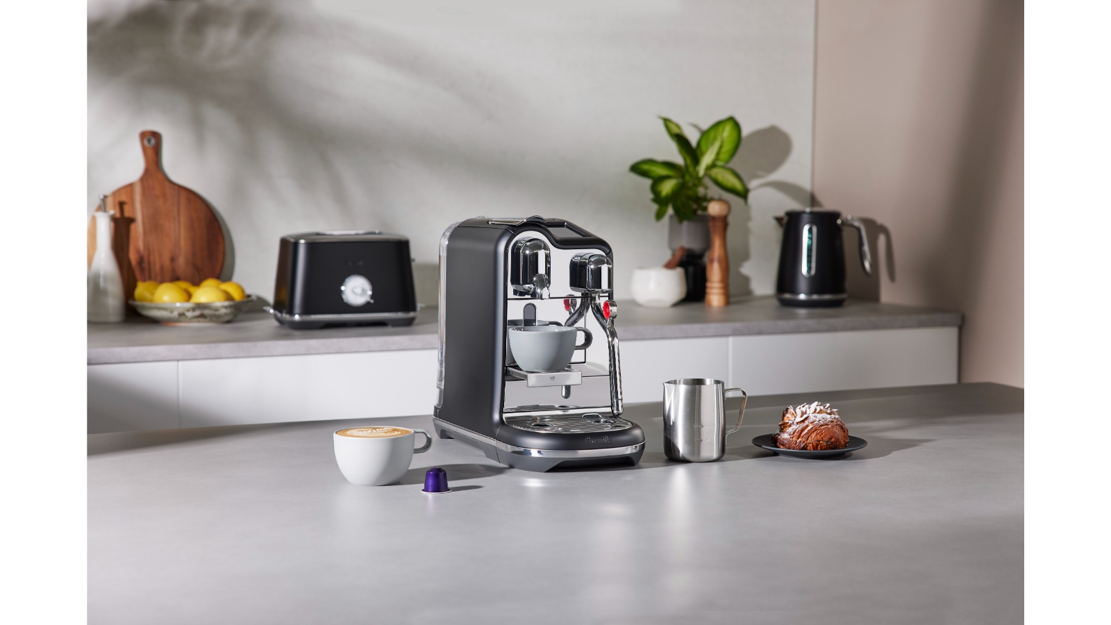 دستگاه اسپرسوساز کپسولی نسپرسو مدل کریتیستا پرو رنگ مشکی دستگاه اسپرسوساز کپسولی نسپرسو مدل کریتیستا پرو رنگ مشکی